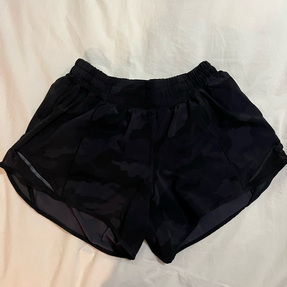 Lululemon hotty hot camo shorts 4 inch